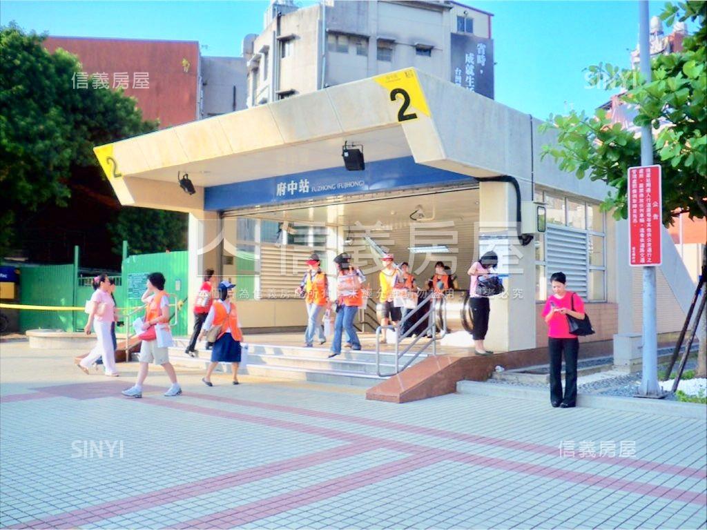 府中捷運電梯邊間美三房房屋室內格局與周邊環境