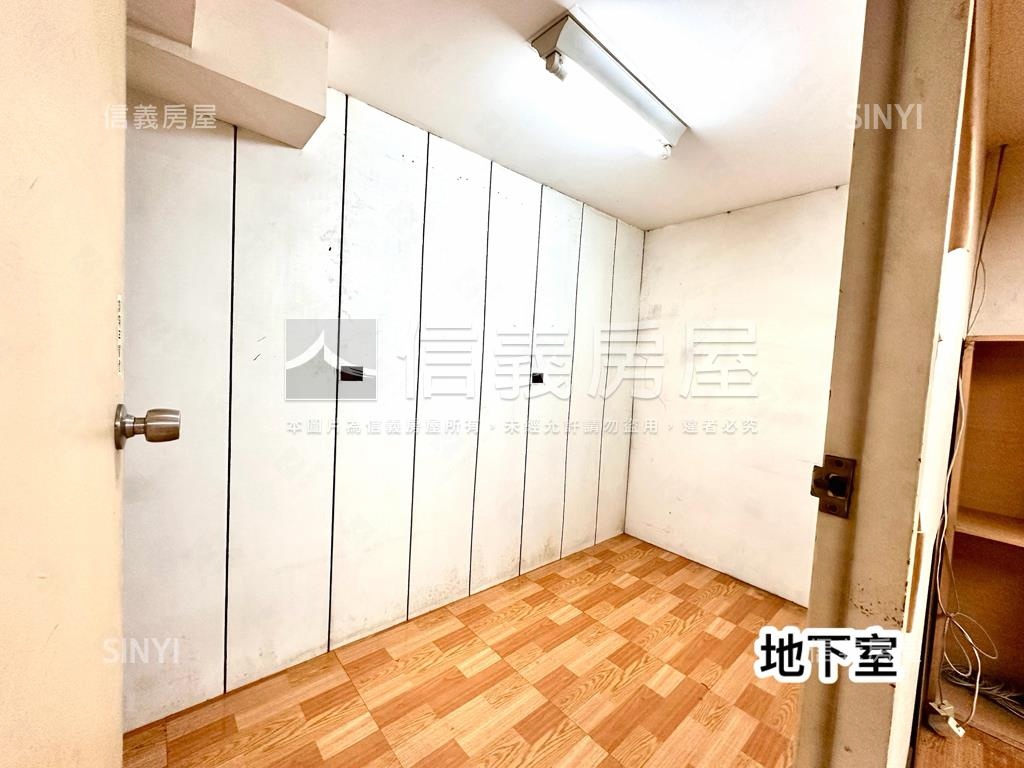 正中正路熱鬧。店面房屋室內格局與周邊環境