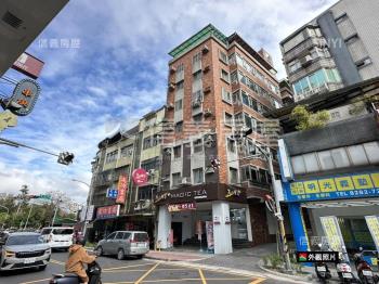正中正路熱鬧。店面