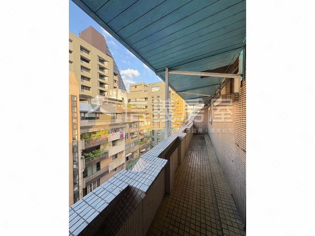 採光好光復南路電梯頂加房屋室內格局與周邊環境