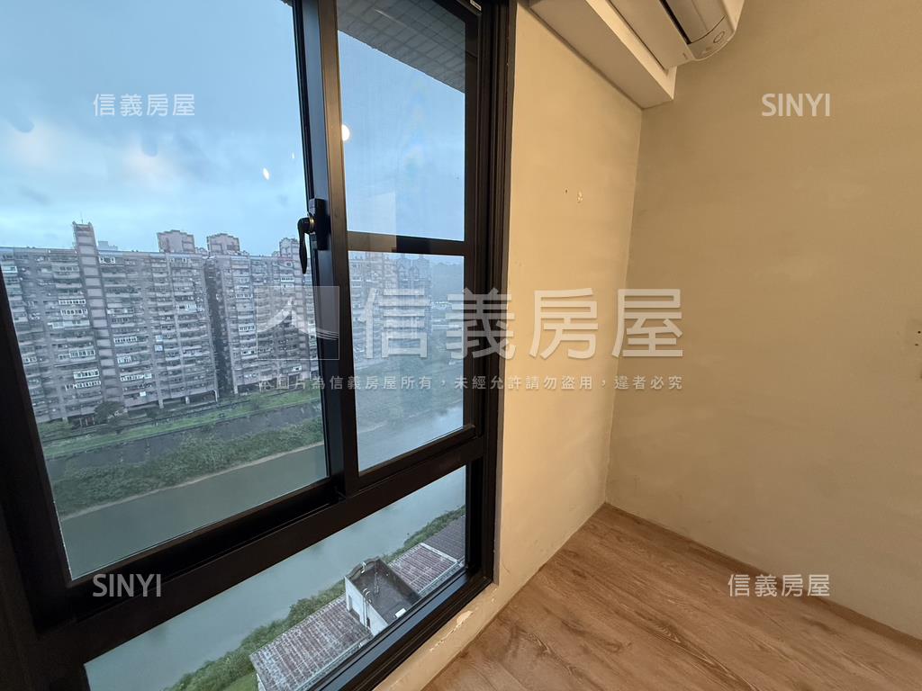 佳人美景三房平面車位房屋室內格局與周邊環境