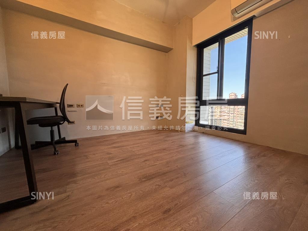 佳人美景三房平面車位房屋室內格局與周邊環境