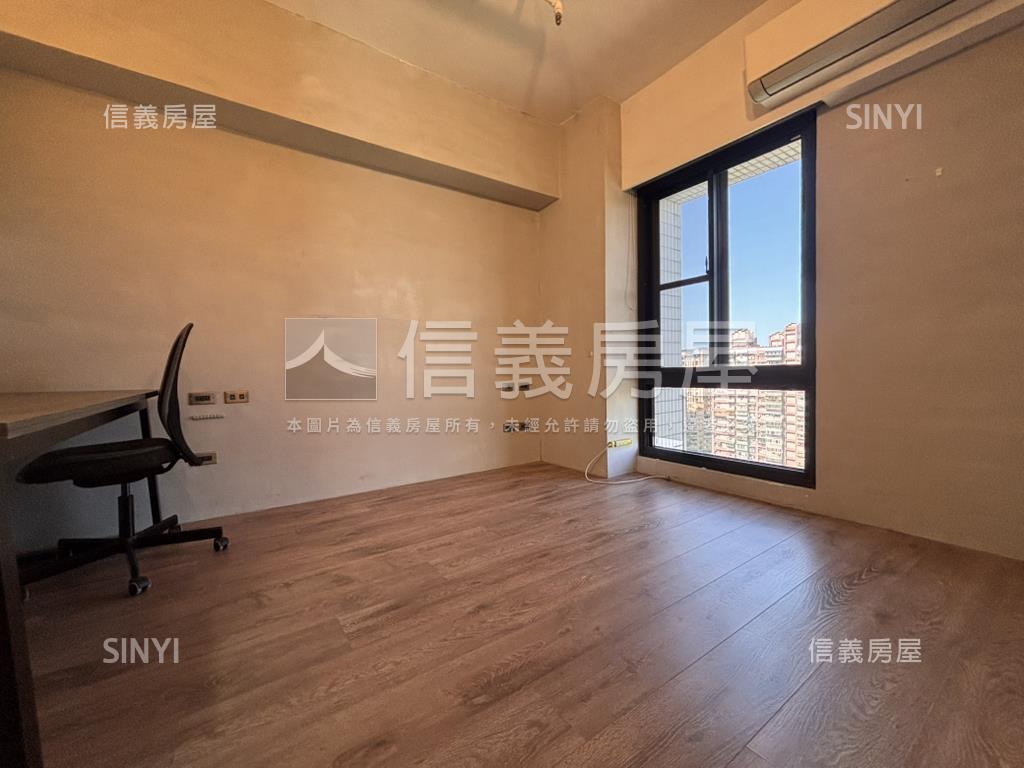 佳人美景三房平面車位房屋室內格局與周邊環境