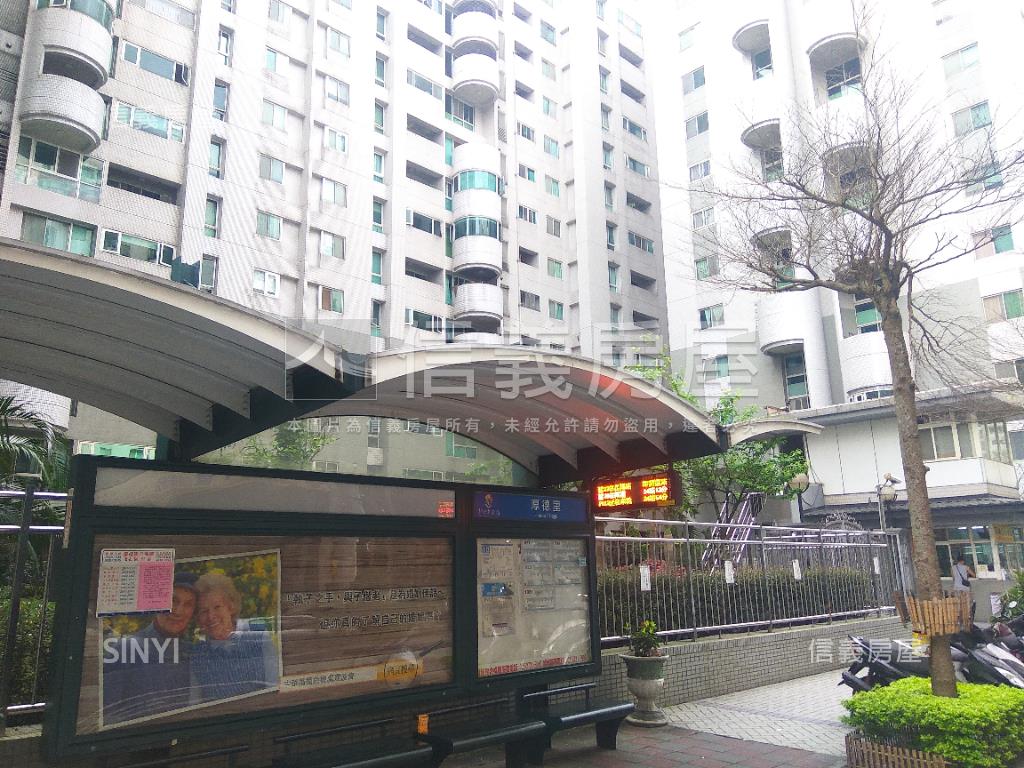 佳人美景三房平面車位房屋室內格局與周邊環境