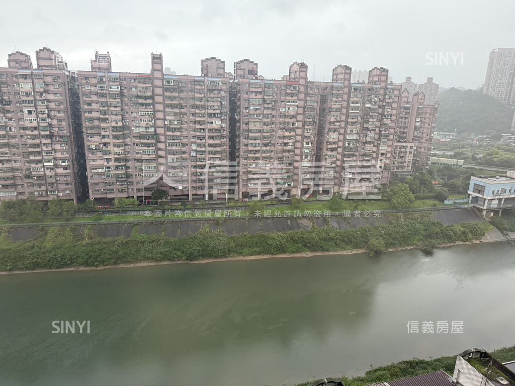 佳人美景三房平面車位房屋室內格局與周邊環境