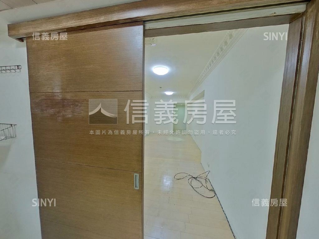 近文心森林捷運站美套房屋室內格局與周邊環境