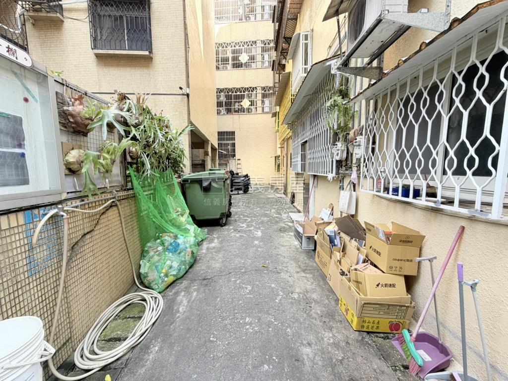 專任近商圈二樓公寓房屋室內格局與周邊環境
