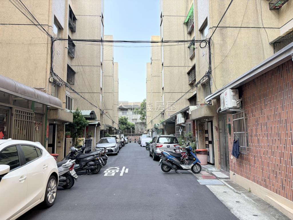 專任近商圈二樓公寓房屋室內格局與周邊環境