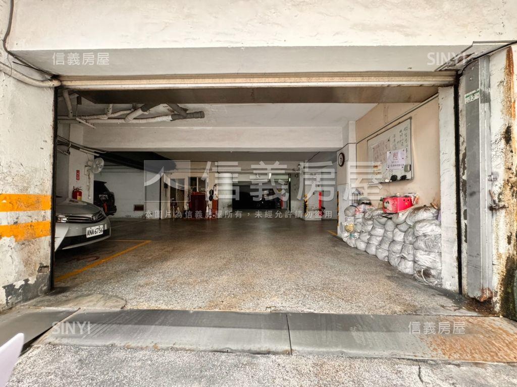 信義安和坡道平面車位房屋室內格局與周邊環境
