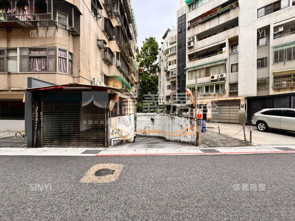 信義安和坡道平面車位房屋室內格局與周邊環境