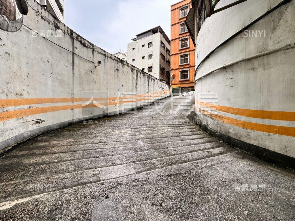 信義安和坡道平面車位房屋室內格局與周邊環境