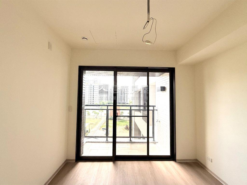 景立方三房雙平車房屋室內格局與周邊環境