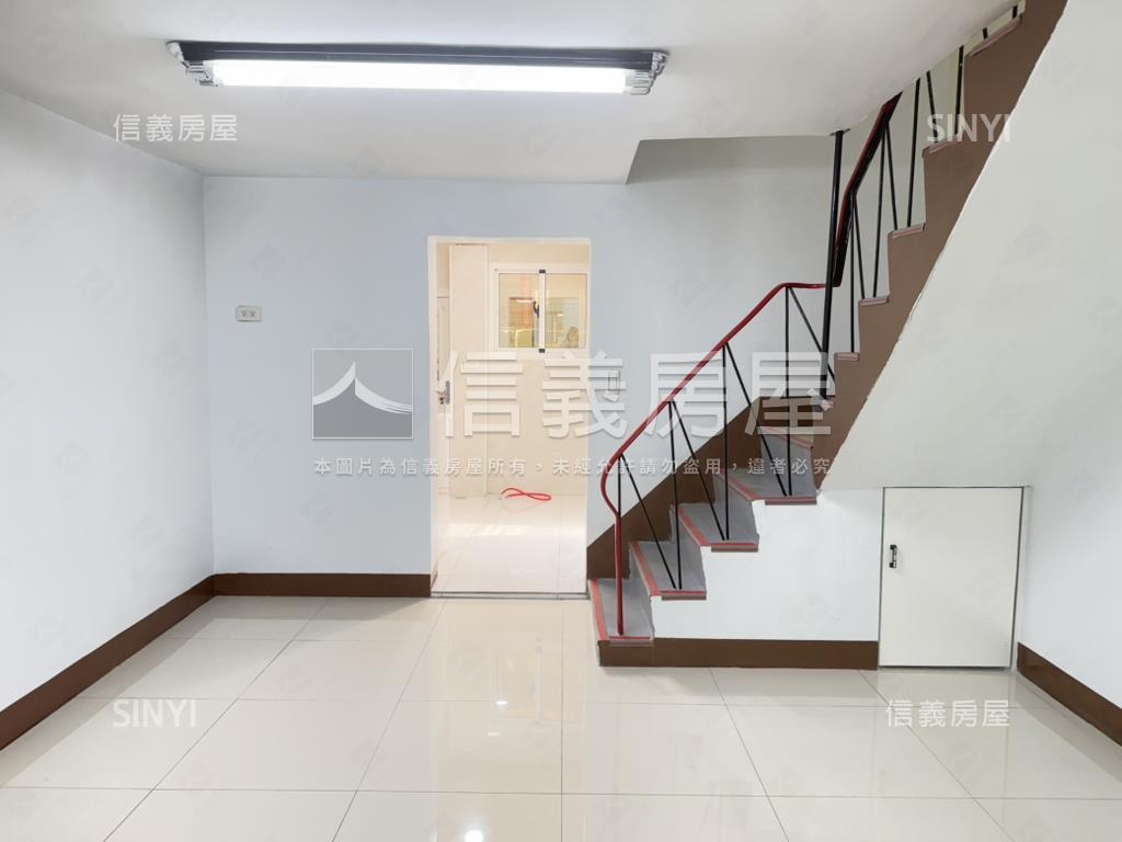 五甲商圈翻新質感美透天房屋室內格局與周邊環境