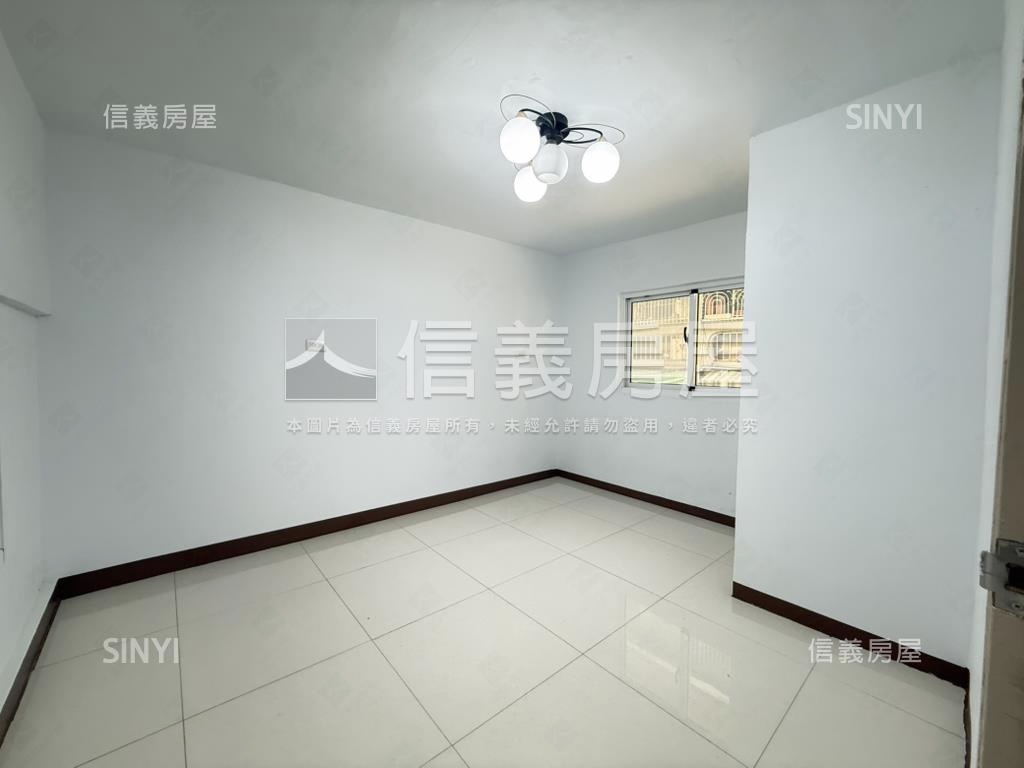 五甲商圈翻新質感美透天房屋室內格局與周邊環境