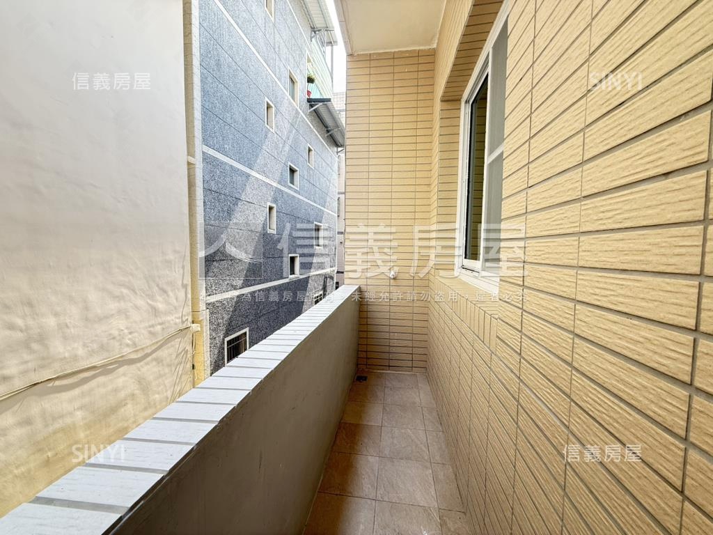 五甲商圈翻新質感美透天房屋室內格局與周邊環境