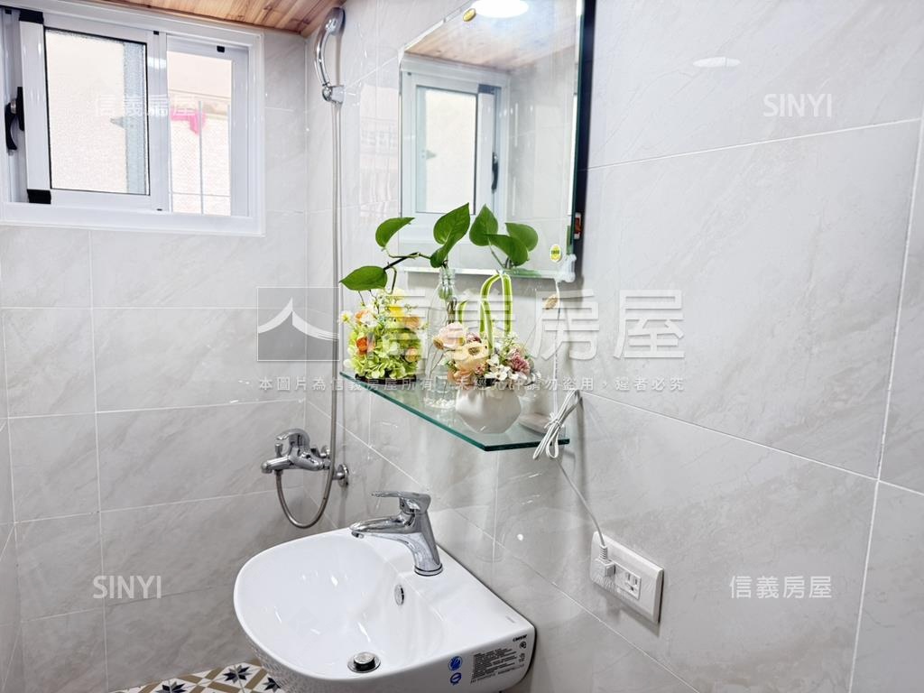 五甲商圈翻新質感美透天房屋室內格局與周邊環境