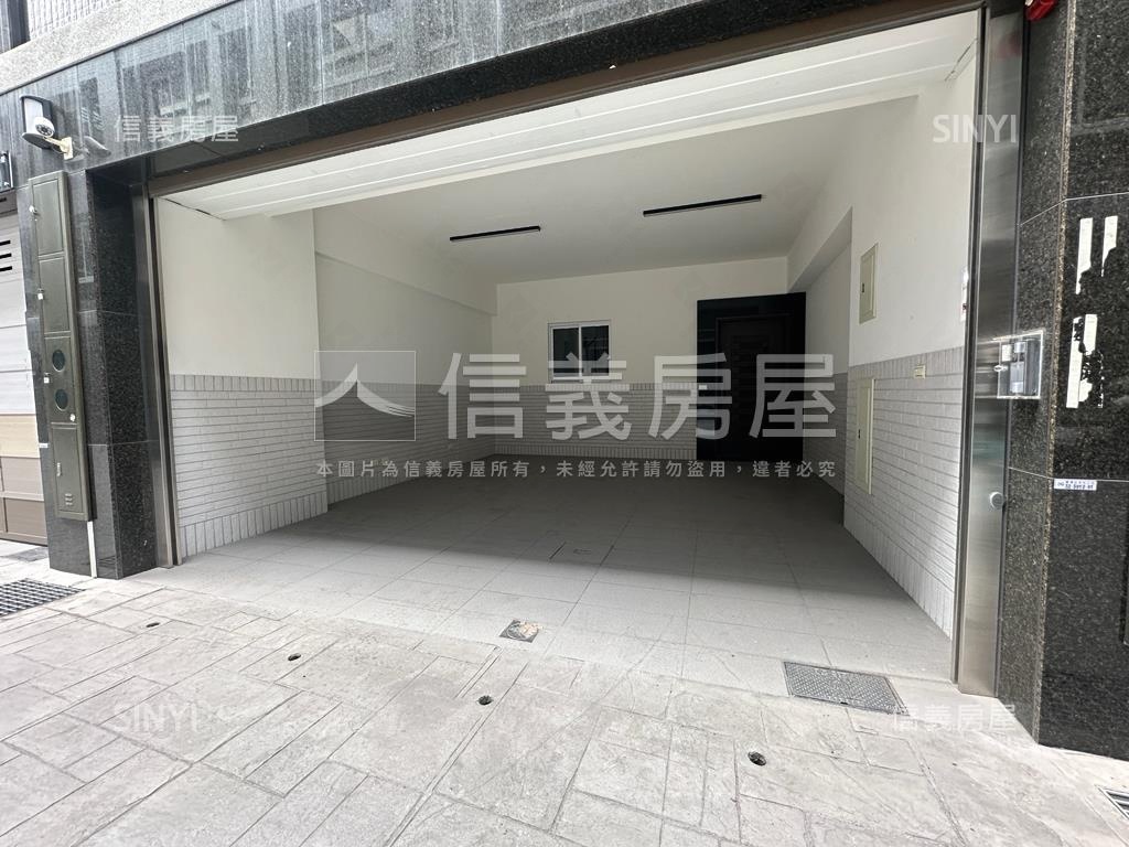 輕屋齡面寬電梯雙車墅房屋室內格局與周邊環境