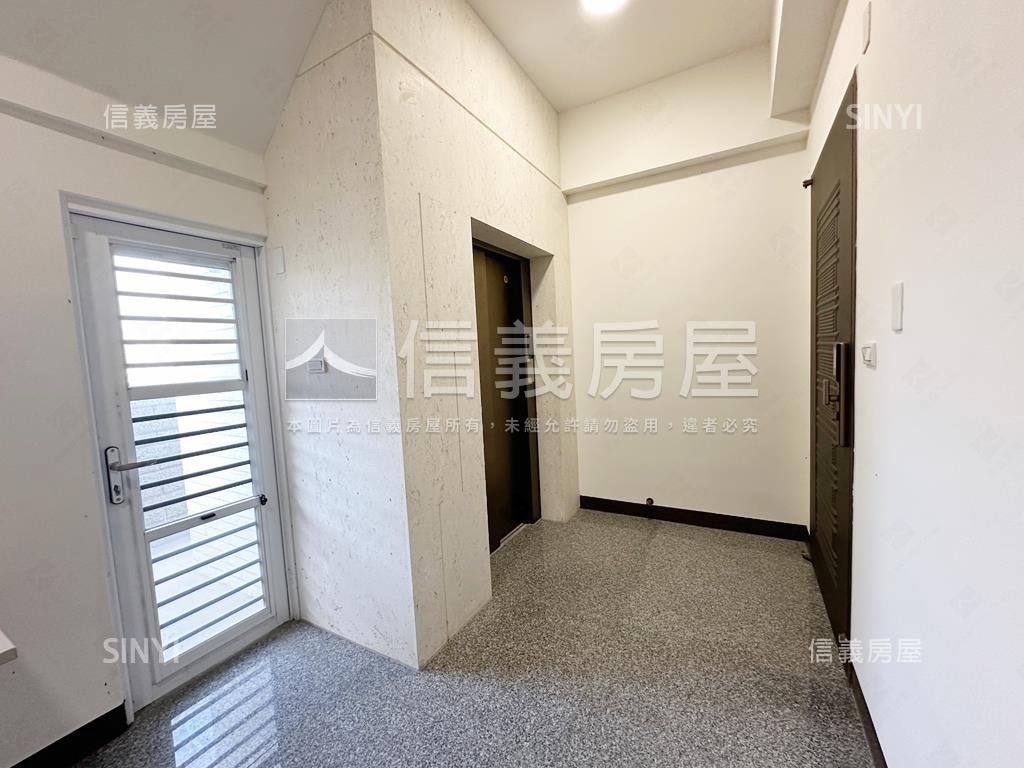 輕屋齡面寬電梯雙車墅房屋室內格局與周邊環境