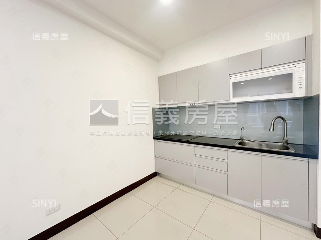 輕屋齡面寬電梯雙車墅房屋室內格局與周邊環境