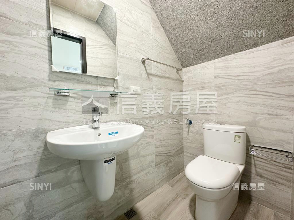 輕屋齡面寬電梯雙車墅房屋室內格局與周邊環境