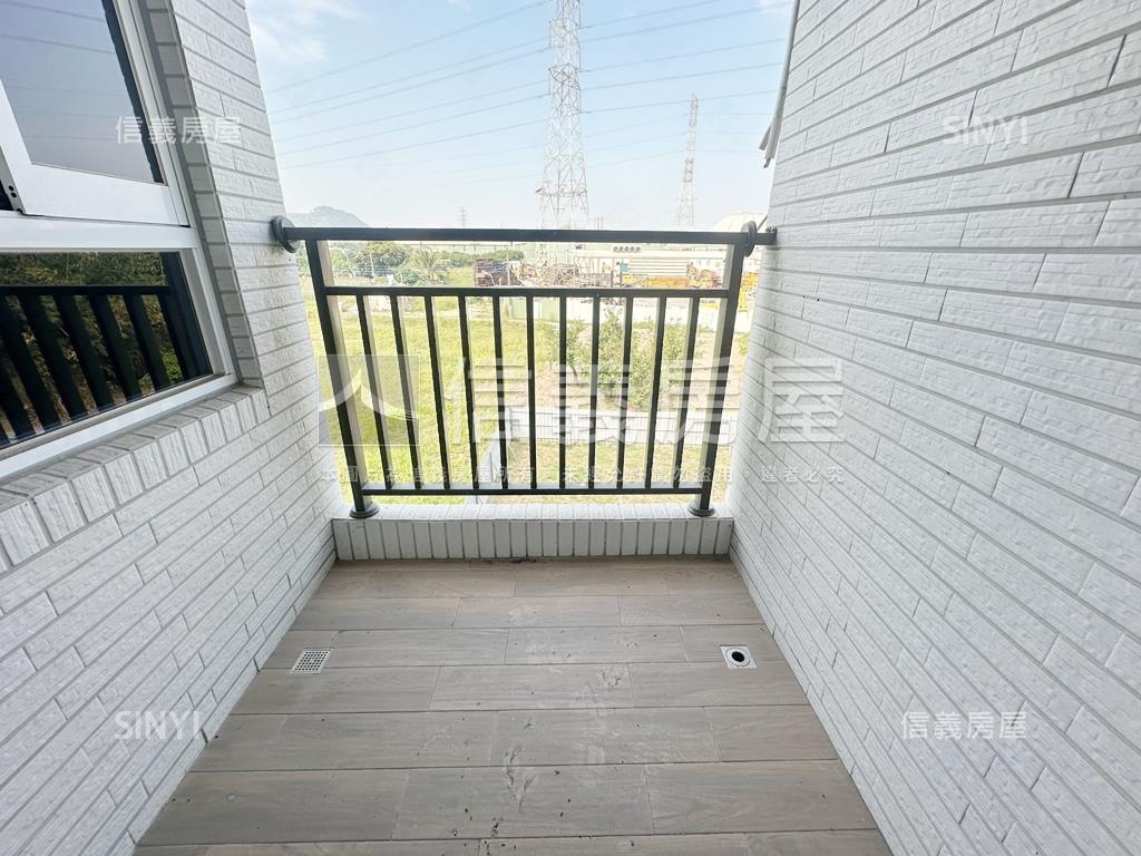 輕屋齡面寬電梯雙車墅房屋室內格局與周邊環境