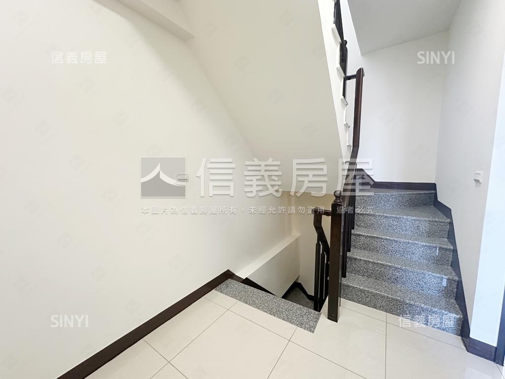 輕屋齡面寬電梯雙車墅房屋室內格局與周邊環境