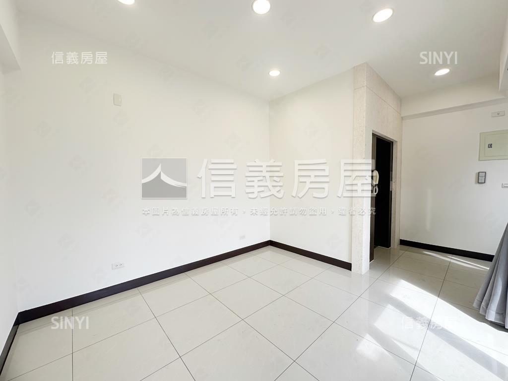 輕屋齡面寬電梯雙車墅房屋室內格局與周邊環境