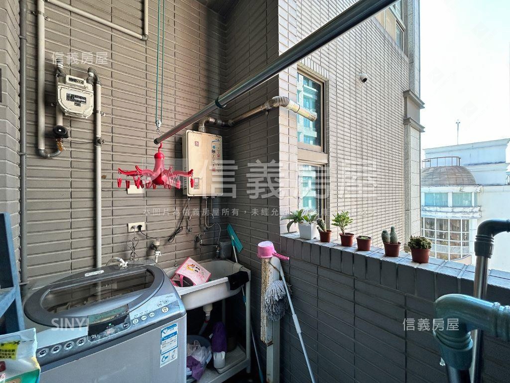 新鳳翔邊間採光６樓房屋室內格局與周邊環境