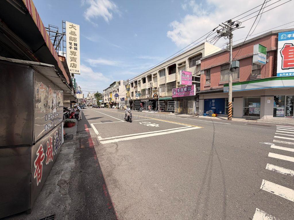 新同安夜市旁全家便利商店房屋室內格局與周邊環境