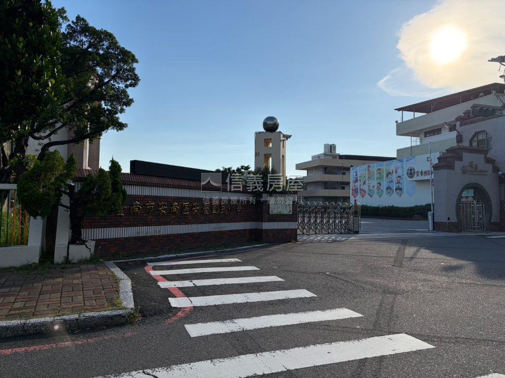 新同安夜市旁全家便利商店房屋室內格局與周邊環境