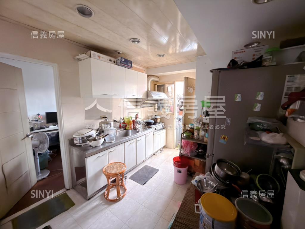 近府中捷運電梯三房房屋室內格局與周邊環境