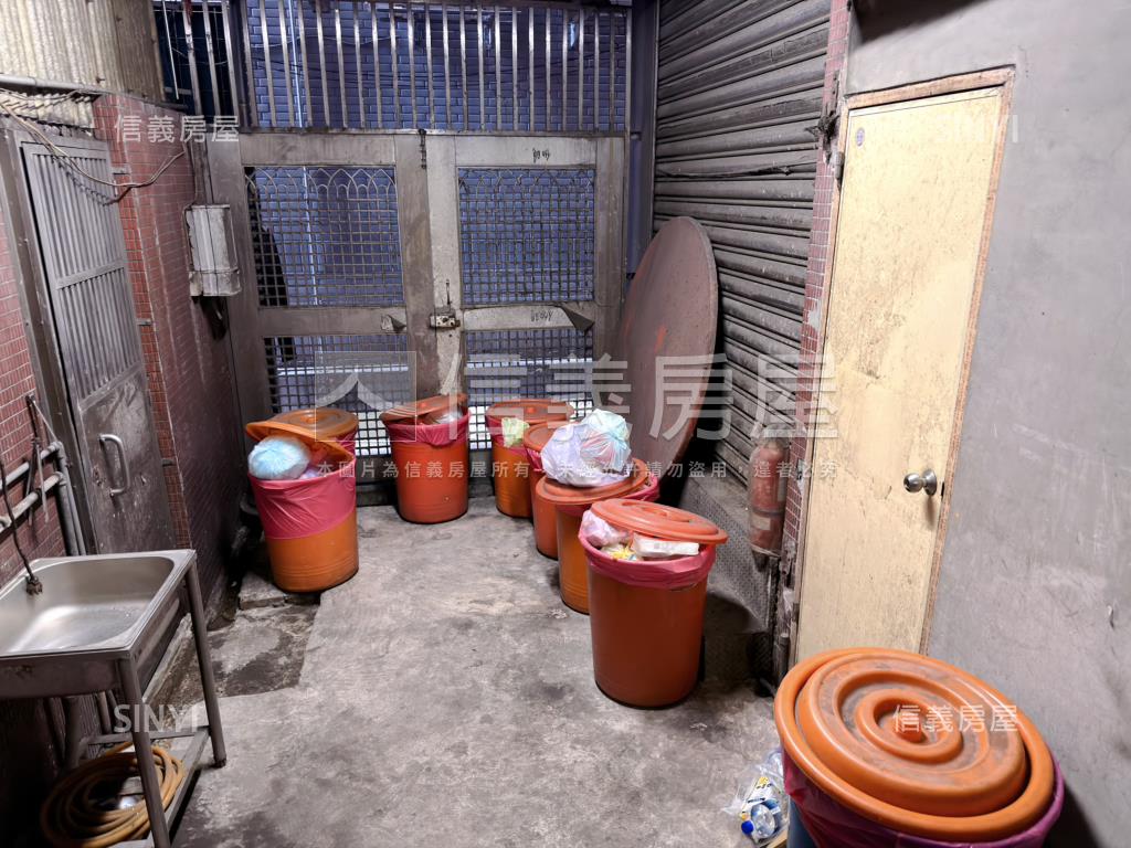 近府中捷運電梯三房房屋室內格局與周邊環境