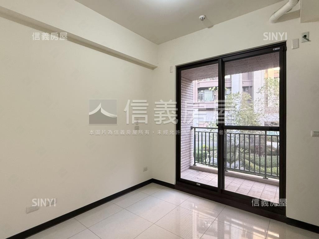 稀有！全新四套房電梯別墅房屋室內格局與周邊環境
