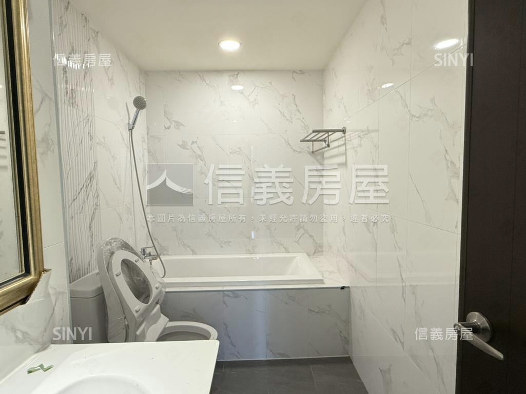 稀有！全新四套房電梯別墅房屋室內格局與周邊環境