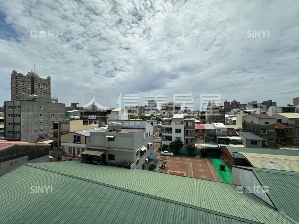 鴻儒三期，採光四房有車位房屋室內格局與周邊環境