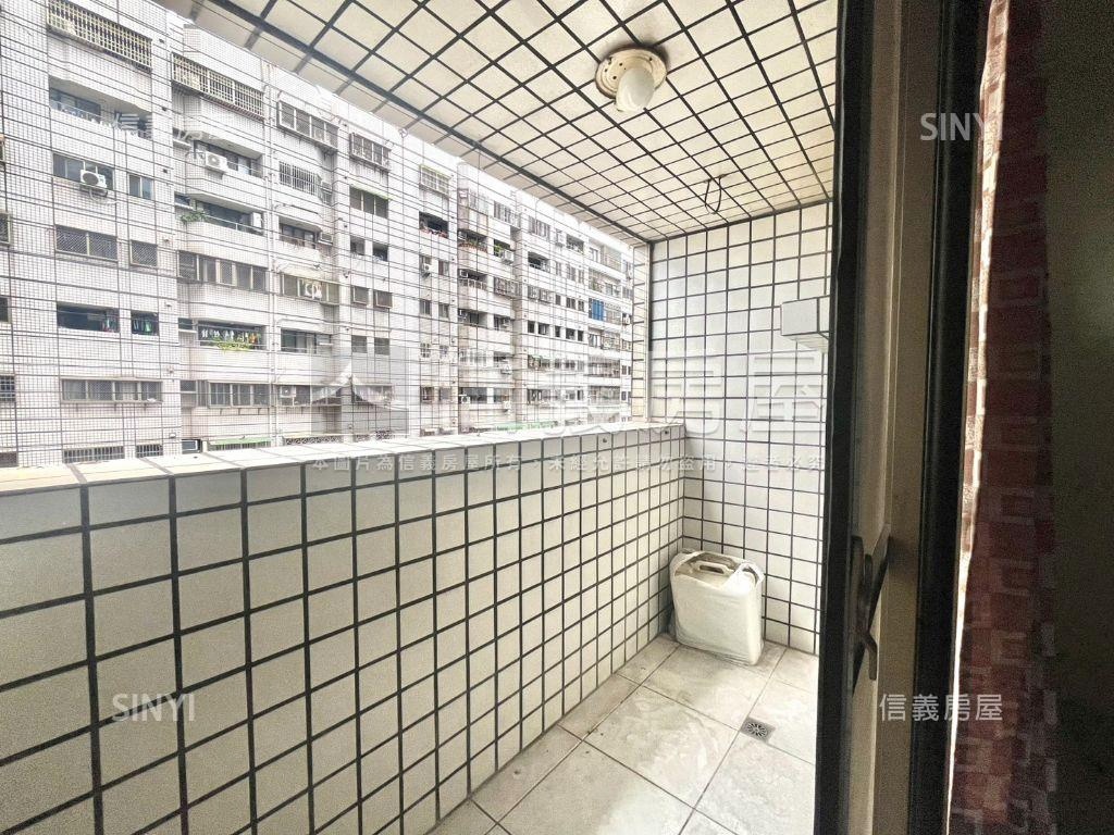 水湳。敦化公園前三房美屋房屋室內格局與周邊環境