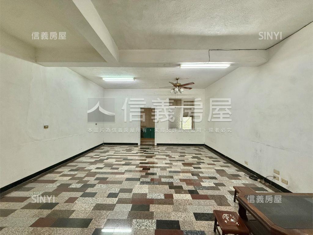 府安約５米５前後臨路透天房屋室內格局與周邊環境