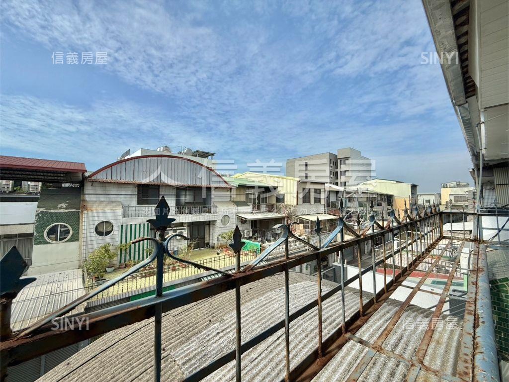 府安約５米５前後臨路透天房屋室內格局與周邊環境