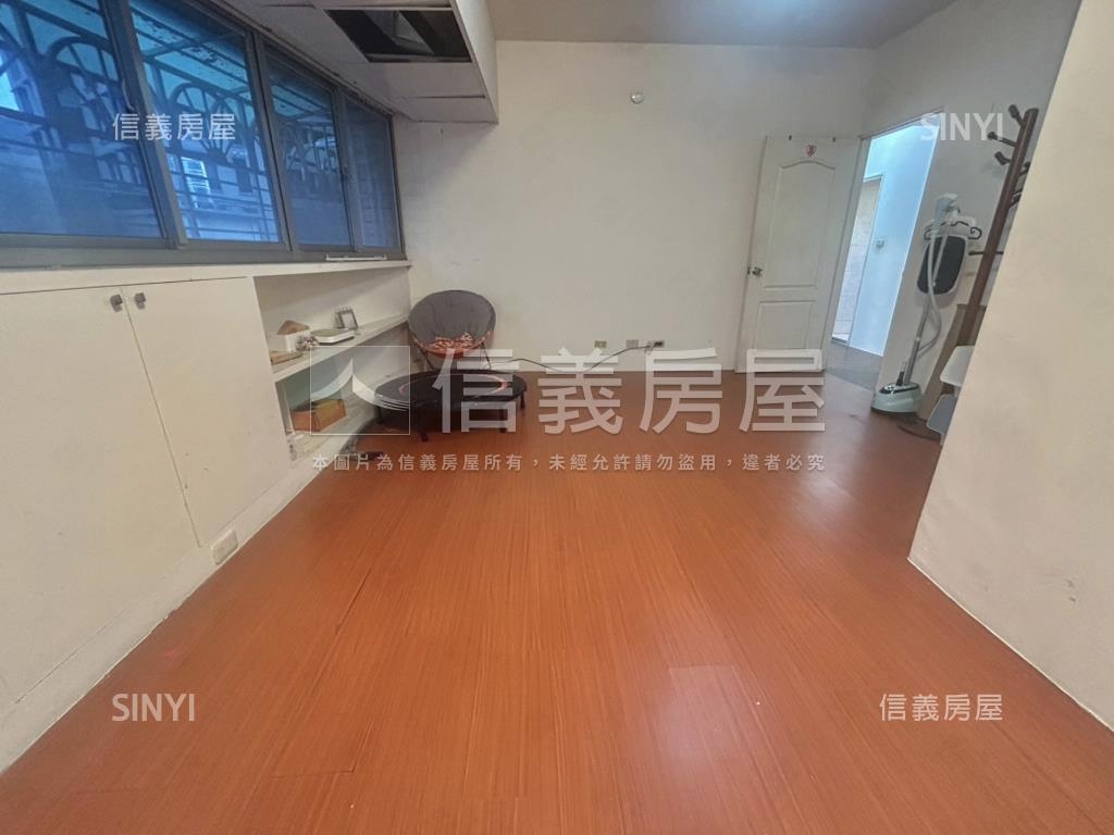 近捷運華廈˙採光３房房屋室內格局與周邊環境