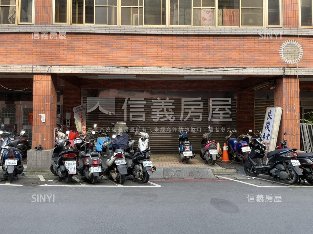 近捷運店面寬７Ｍ價可談房屋室內格局與周邊環境