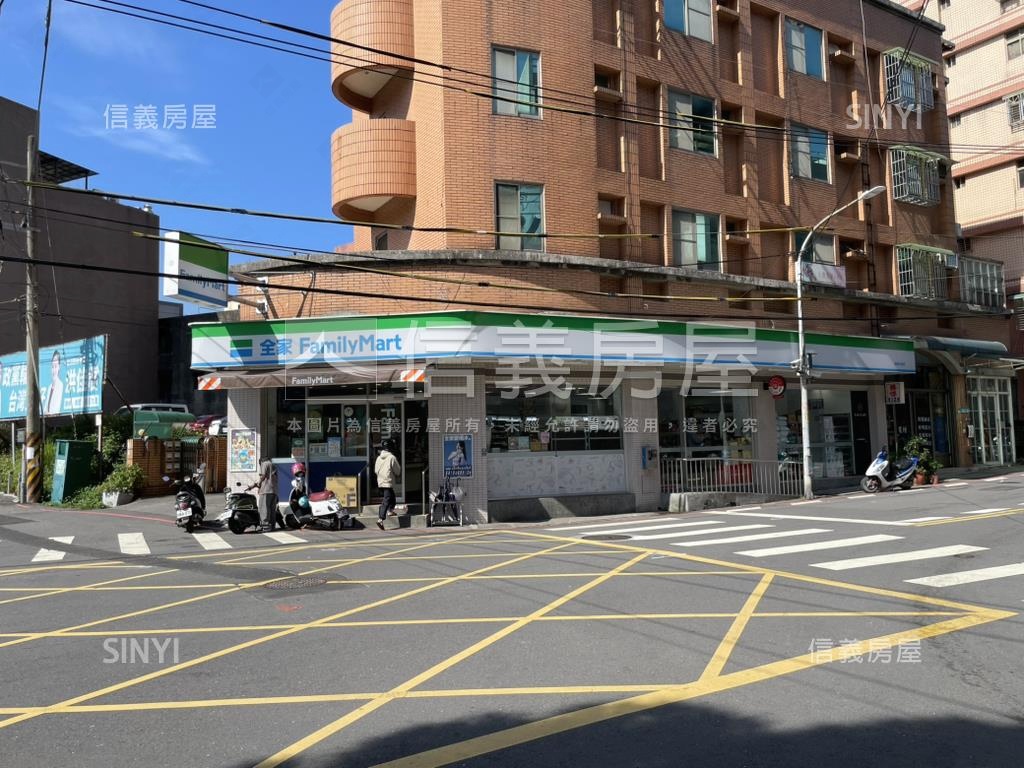 近捷運店面寬７Ｍ價可談房屋室內格局與周邊環境