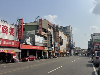 中興東榮路交叉口旁金店面