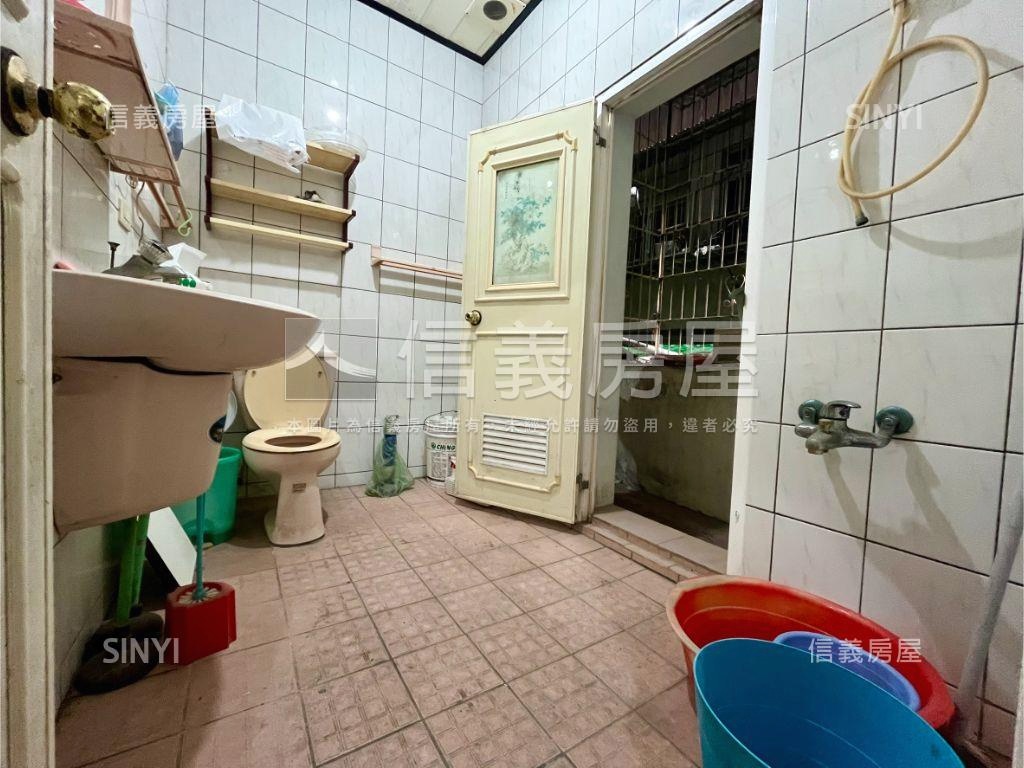 錦秀大面寬店面房屋室內格局與周邊環境