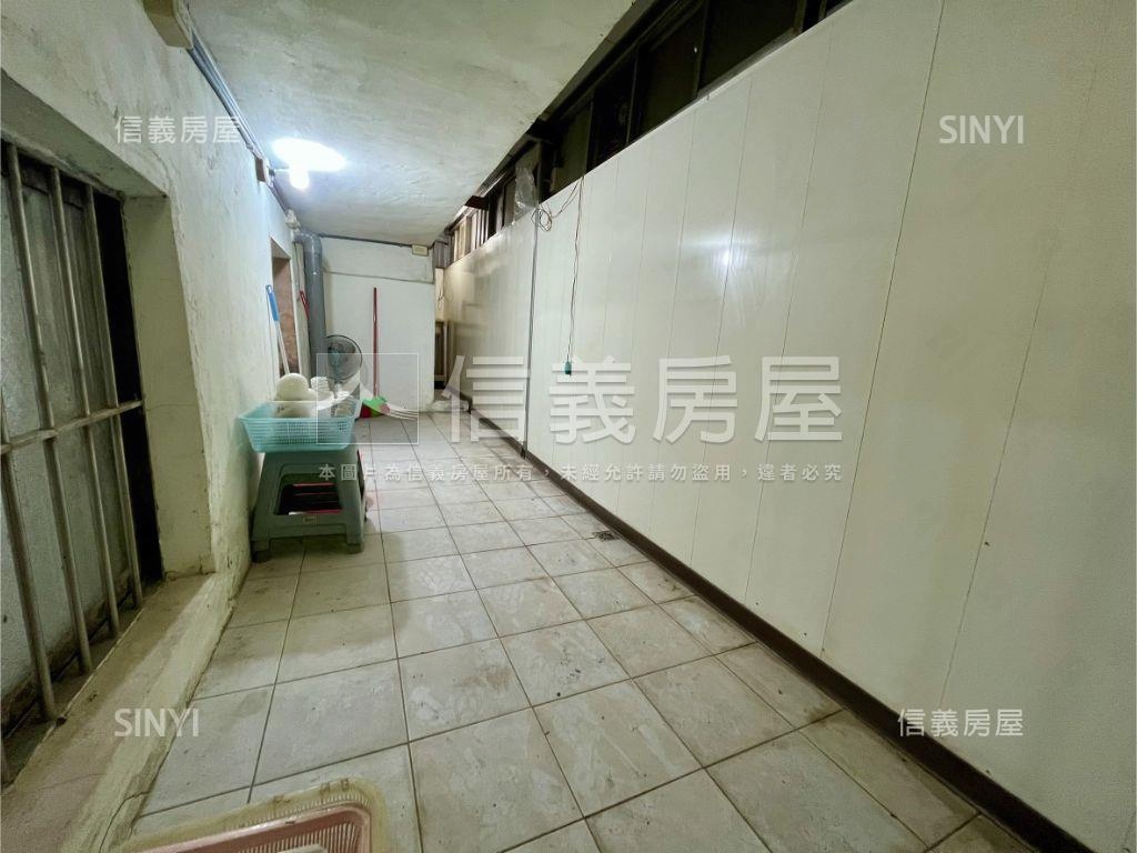 錦秀大面寬店面房屋室內格局與周邊環境