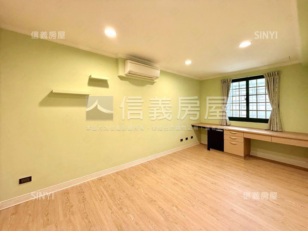 漂亮五房雙車位社區型透天房屋室內格局與周邊環境