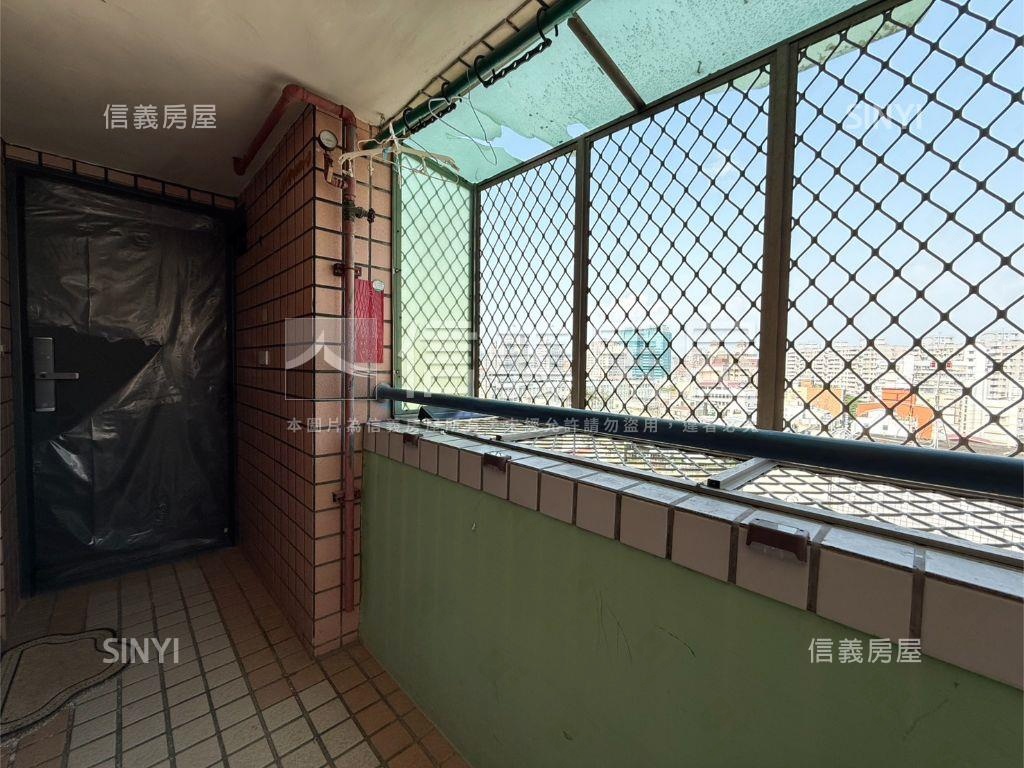 梅川東路中港新歡次頂樓房屋室內格局與周邊環境