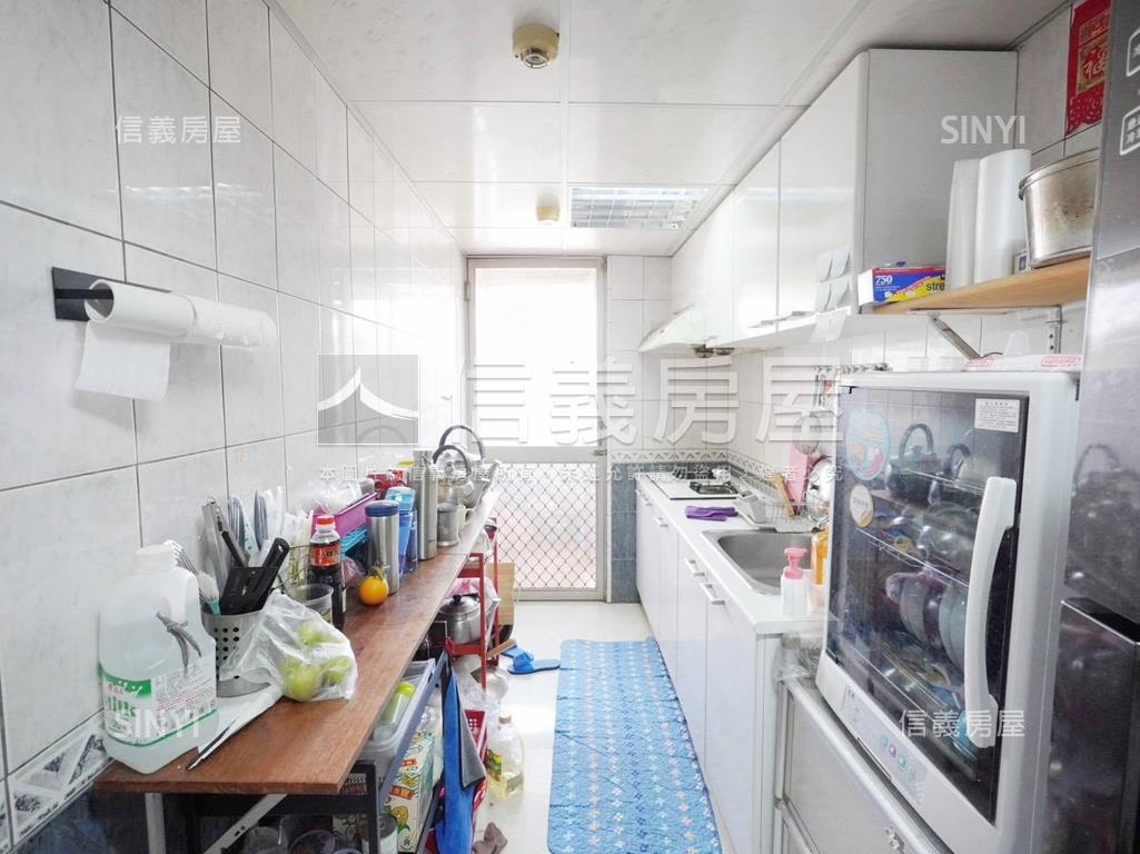 左營國中三房一室帶車位房屋室內格局與周邊環境