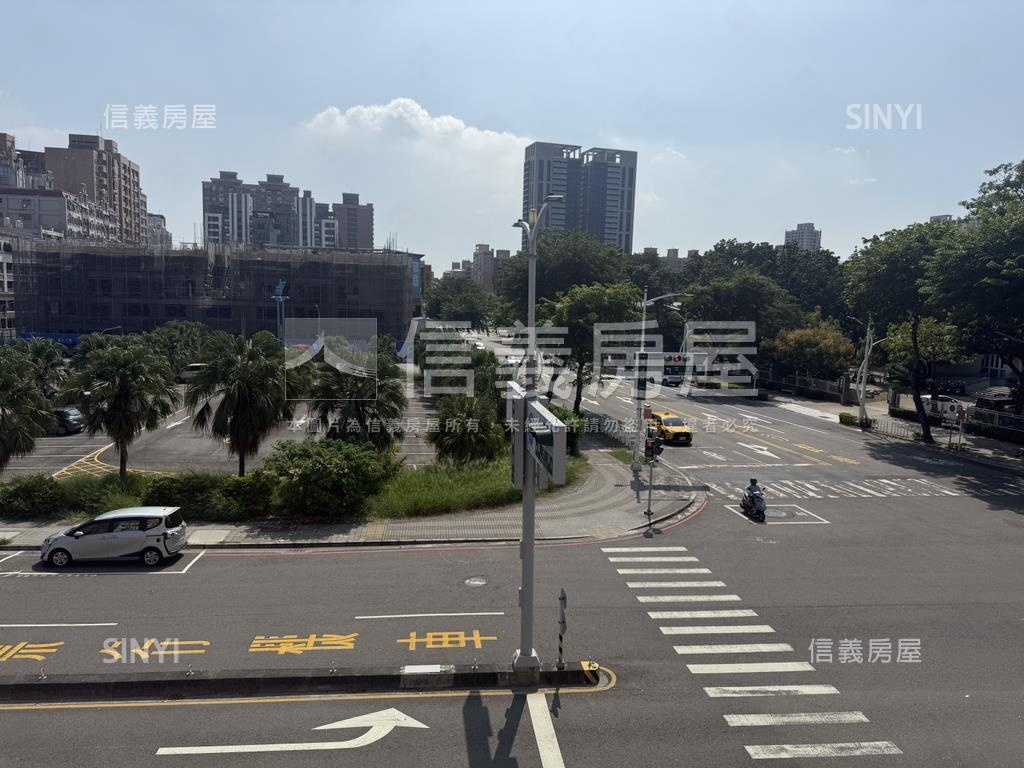 左營國中三房一室帶車位房屋室內格局與周邊環境