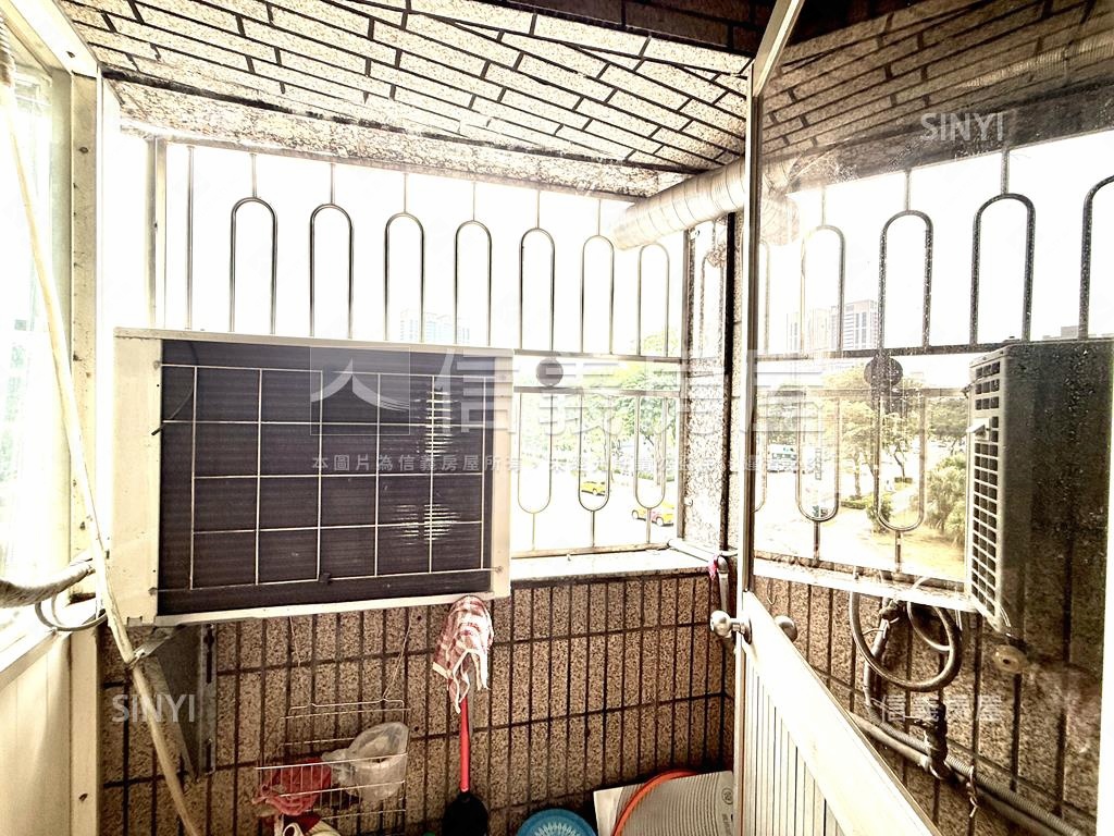 左營國中三房一室帶車位房屋室內格局與周邊環境