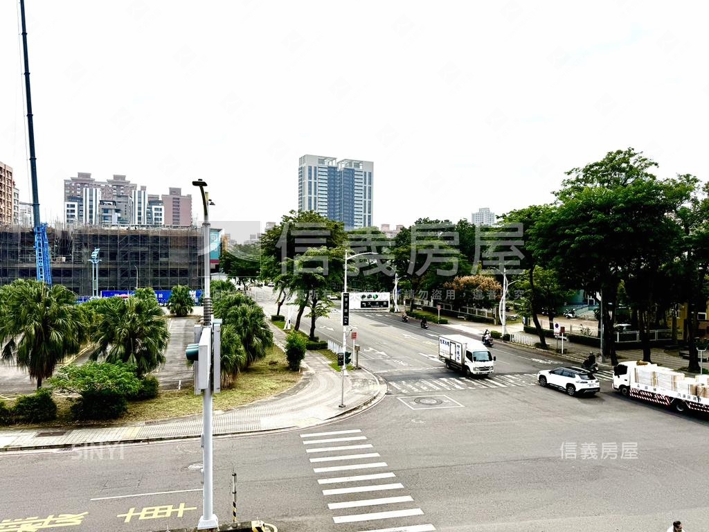 左營國中三房一室帶車位房屋室內格局與周邊環境